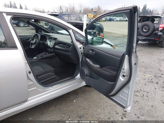 1N4AZ1CP8KC309389 Nissan LEAF SV