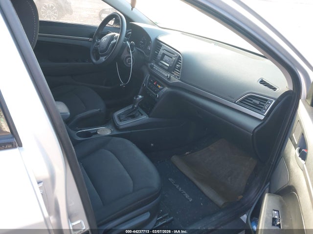 5NPD74LF5JH287067 Hyundai ELANTRA SE
