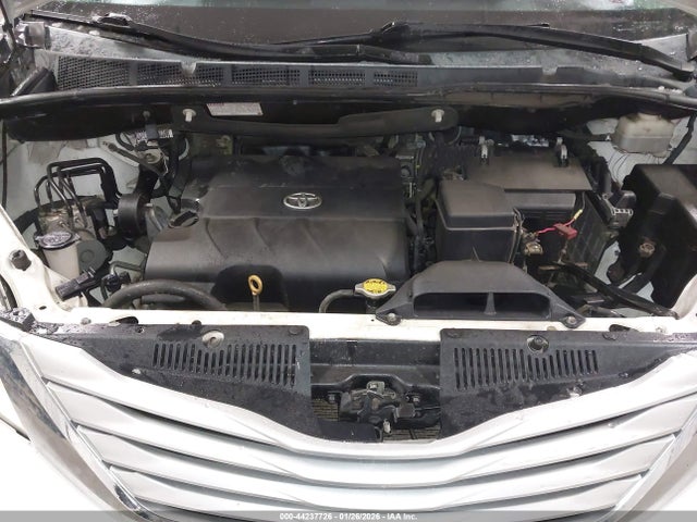 5TDDK3DC8ES090861 Toyota Sienna Limited 7 Passenger