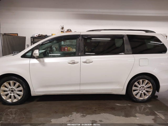5TDDK3DC8ES090861 Toyota Sienna Limited 7 Passenger