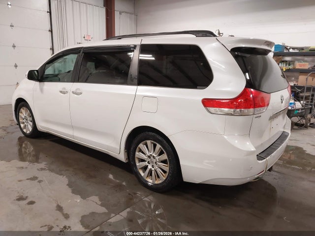 5TDDK3DC8ES090861 Toyota Sienna Limited 7 Passenger