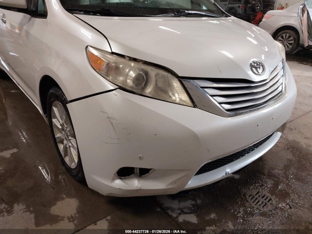 5TDDK3DC8ES090861 Toyota Sienna Limited 7 Passenger
