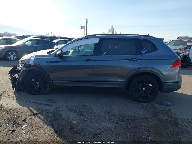 3VVCB7AX5PM065429 Volkswagen Tiguan 2.0t Se R-line Black
