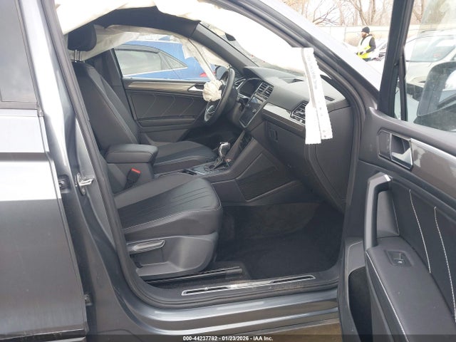 3VVCB7AX5PM065429 Volkswagen Tiguan 2.0t Se R-line Black