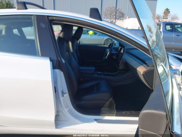 2018 TESLA MODEL 3 5YJ3E1EB9JF106531 Photo 4