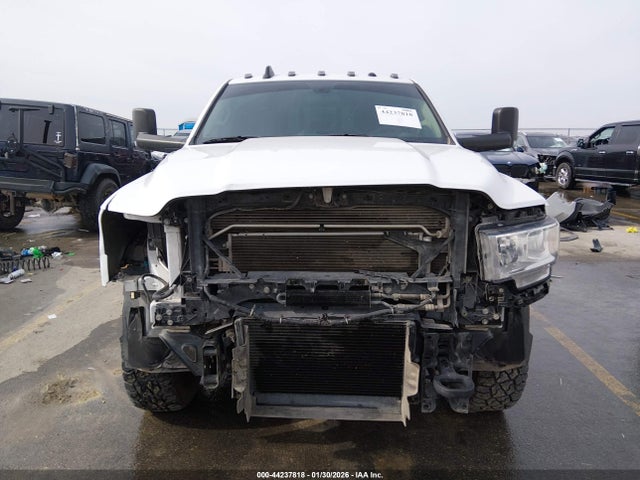 44237818 :رقم المزاد ، 3C63RRGLXLG291587 vin ، 2020 Ram 3500 Tradesman  4x4 8' Box مزاد بيع