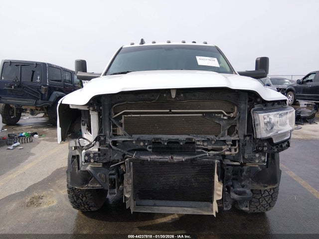 44237818 :رقم المزاد ، 3C63RRGLXLG291587 vin ، 2020 Ram 3500 Tradesman  4x4 8' Box مزاد بيع