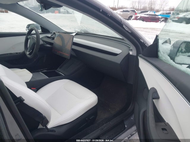2025 TESLA MODEL 3 5YJ3E1EBXSF930166 Photo 4