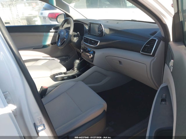 KM8J33A4XKU925939 Hyundai Tucson Value