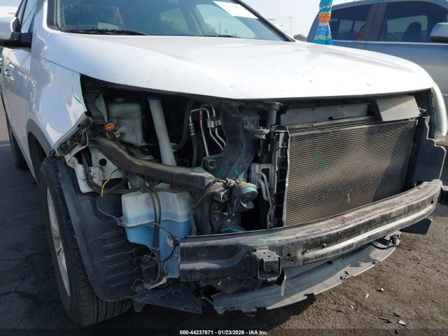 5XYKT4A72FG638644 KIA Sorento Lx V6