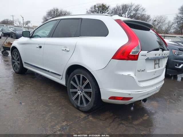 2017 VOLVO XC60 YV449MRU7H2009666 Photo 2