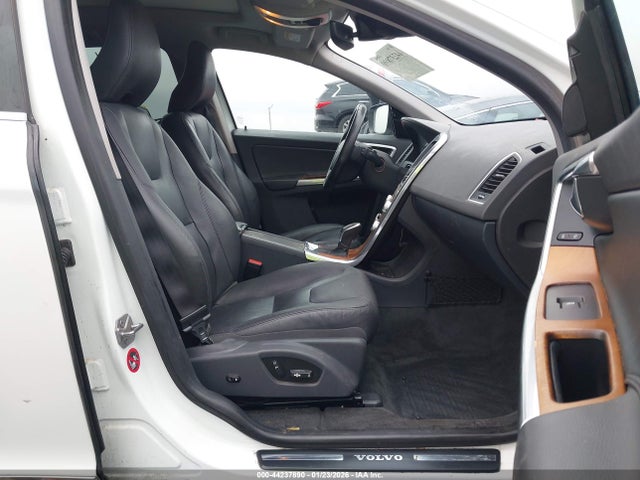 2017 VOLVO XC60 YV449MRU7H2009666 Photo 4