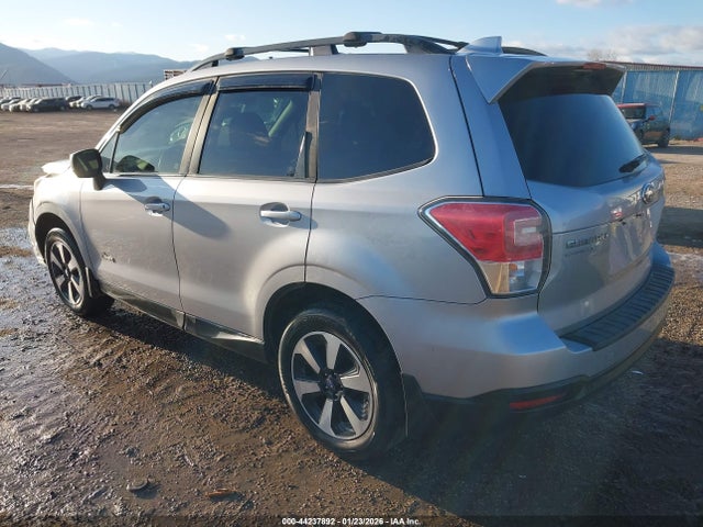 2018 SUBARU FORESTER JF2SJAGC9JH517216 Photo 2
