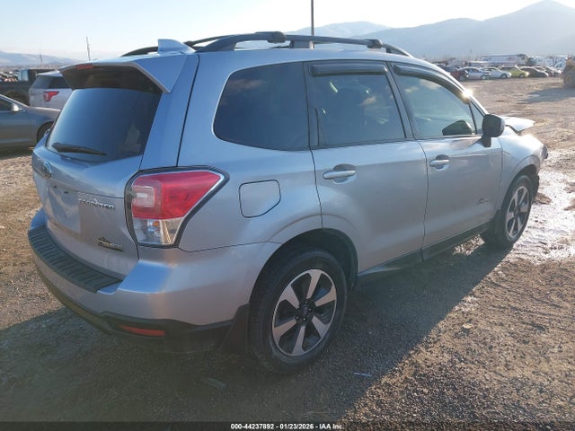 2018 SUBARU FORESTER JF2SJAGC9JH517216 Photo 3