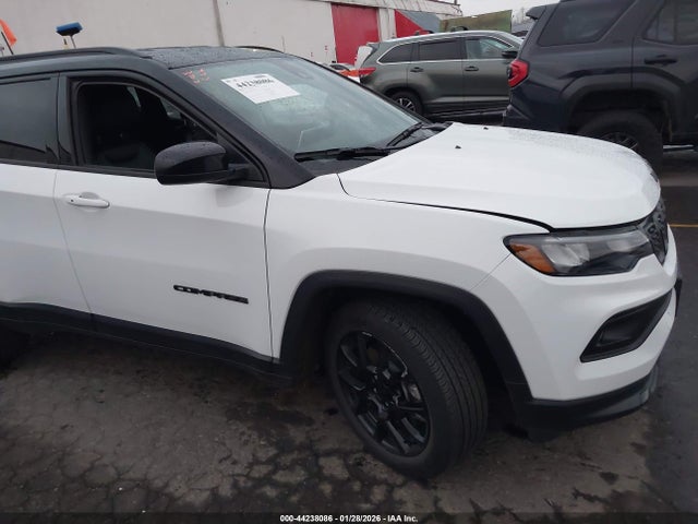 Jeep Compass Latitude 4x4 2024 3C4NJDBN4RT166945 Image 17