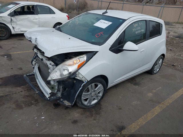 Chevrolet Spark 1lt Auto 2014 KL8CD6S90EC417696 Image 2