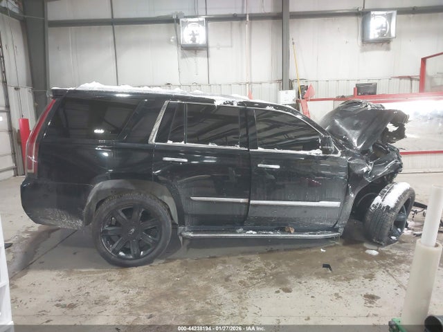 44238194 :رقم المزاد ، 1GYS4BKJ4GR176418 vin ، 2016 Cadillac Escalade Luxury Collection مزاد بيع