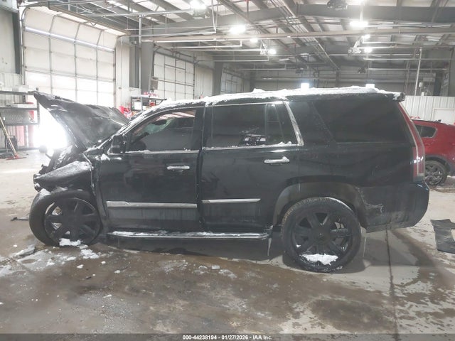 44238194 :رقم المزاد ، 1GYS4BKJ4GR176418 vin ، 2016 Cadillac Escalade Luxury Collection مزاد بيع