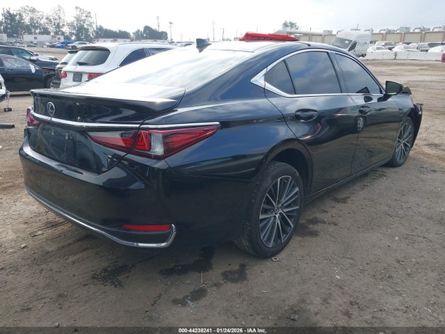 58ADA1C1XRU051251 Lexus ES 300H