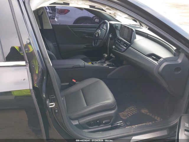 58ADA1C1XRU051251 Lexus ES 300H