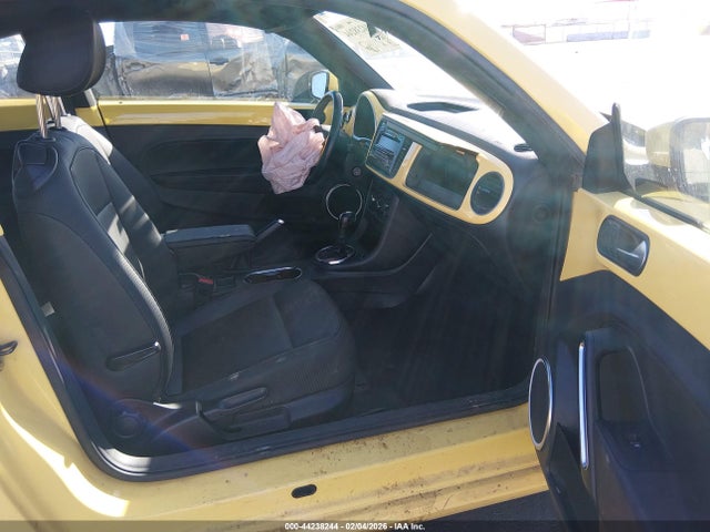 44238244 :رقم المزاد ، 3VWJX7AT4DM687906 vin ، 2013 Volkswagen Beetle 2.5l مزاد بيع