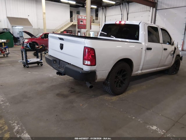 2018 RAM 1500 3C6RR6KG2JG230072 Photo 3
