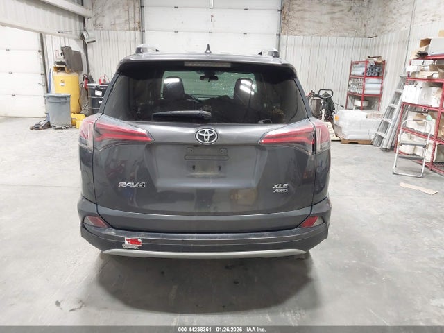 Toyota Rav4 Xle 2018 JTMRFREV7JD254927 Image 17