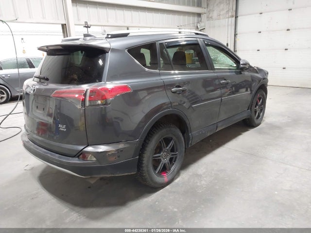 Toyota Rav4 Xle 2018 JTMRFREV7JD254927 Image 4