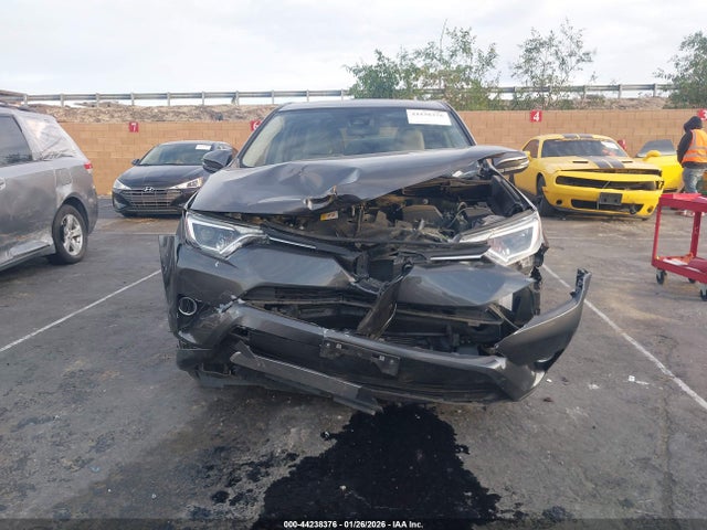 JTMWFREVXJJ729619 Toyota Rav4 Xle