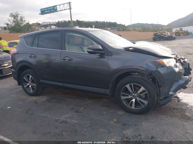 JTMWFREVXJJ729619 Toyota Rav4 Xle
