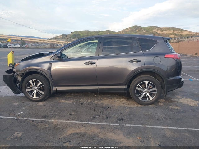 JTMWFREVXJJ729619 Toyota Rav4 Xle
