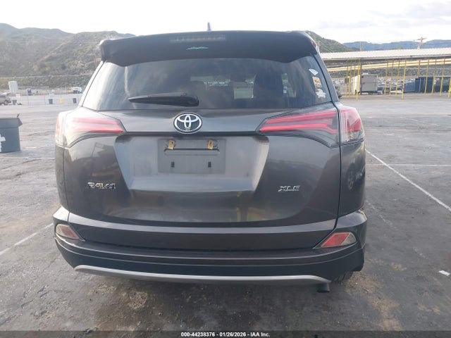 JTMWFREVXJJ729619 Toyota Rav4 Xle