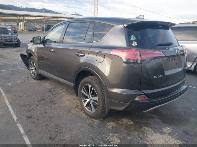 2018 TOYOTA RAV4 JTMWFREVXJJ729619 Photo 2