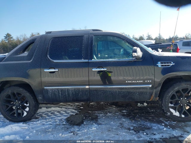 44238390 :رقم المزاد ، 3GYT4MEF8DG200173 vin ، 2013 Cadillac Escalade Ext Luxury مزاد بيع