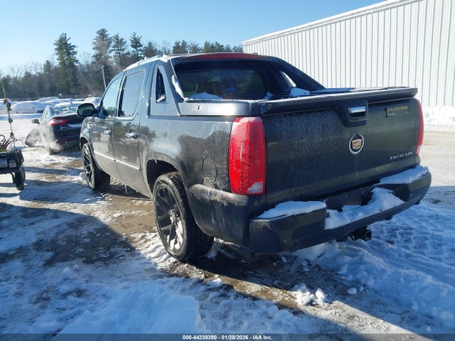 2013 CADILLAC ESCALADE EXT 3GYT4MEF8DG200173 Photo 2