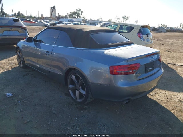 2010 AUDI A5 WAUTFAFH9AN011658 Photo 2