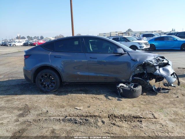 Продажа на аукционе авто 2023 Tesla Model Y Awd/long Range Dual Motor All-wheel Drive, vin: 7SAYGDEE2PF896326, номер лота: 44238522