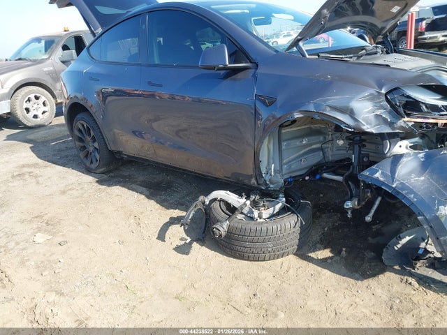 Продажа на аукционе авто 2023 Tesla Model Y Awd/long Range Dual Motor All-wheel Drive, vin: 7SAYGDEE2PF896326, номер лота: 44238522