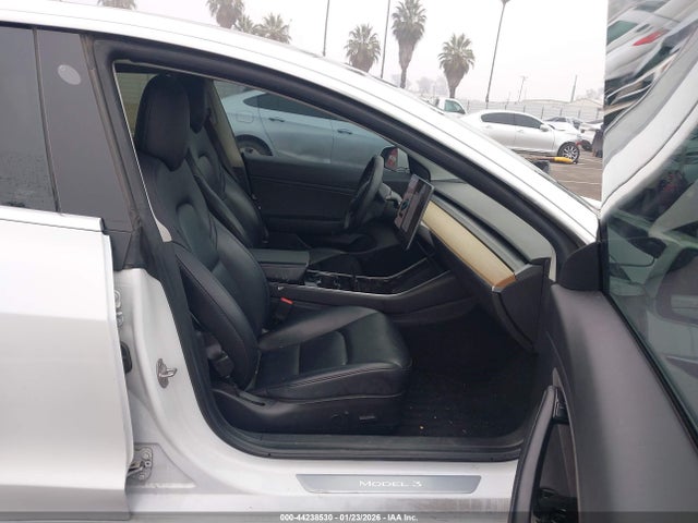 2019 TESLA MODEL 3 5YJ3E1EA8KF425184 Photo 4
