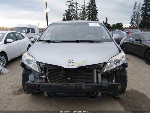 5TDDK3DC4ES086919 Toyota Sienna Xle 7 Passenger