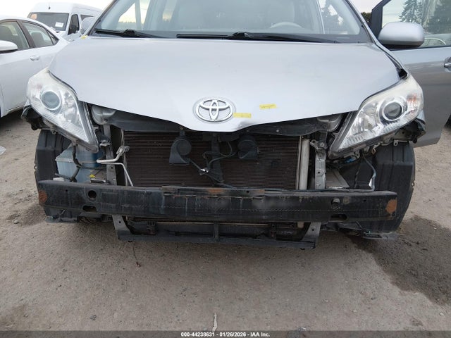5TDDK3DC4ES086919 Toyota Sienna Xle 7 Passenger