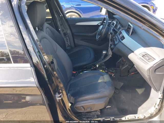 2017 BMW X1 WBXHU7C30H5H33434 Photo 4