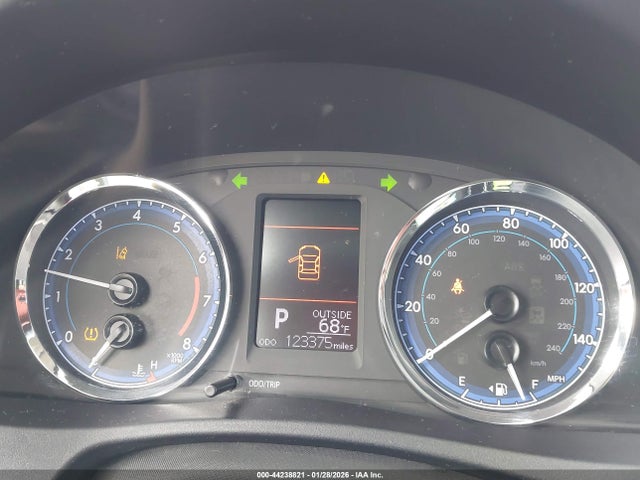 2T1BURHE8JC051853 Toyota COROLLA LE