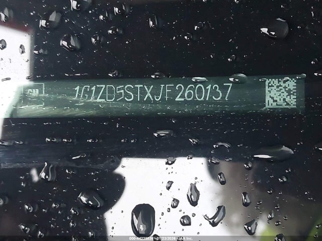 1G1ZD5STXJF260137 Chevrolet MALIBU LT