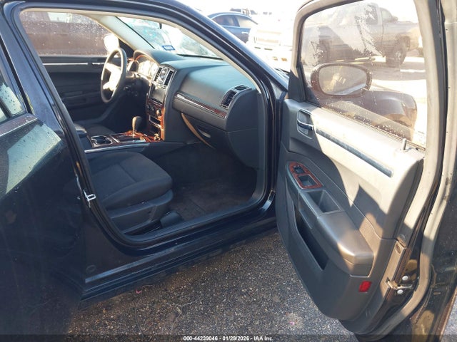 44239046 :رقم المزاد ، 2C3CA4CD1AH328450 vin ، 2010 Chrysler 300 Touring مزاد بيع