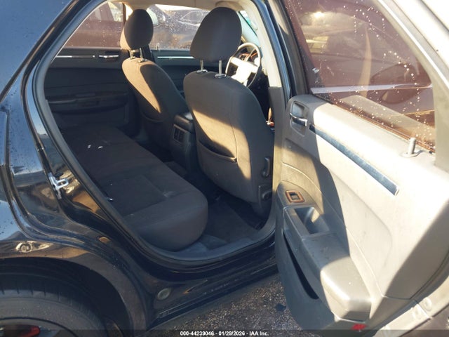 44239046 :رقم المزاد ، 2C3CA4CD1AH328450 vin ، 2010 Chrysler 300 Touring مزاد بيع