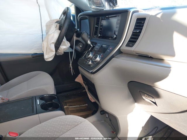 5TDJZ3DC9KS211939 Toyota Sienna Le 7 Passenger
