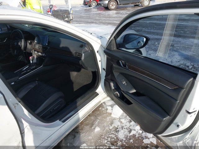 1HGCV1F99JA165150 Honda Accord Touring