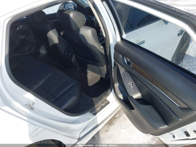 1HGCV1F99JA165150 Honda Accord Touring