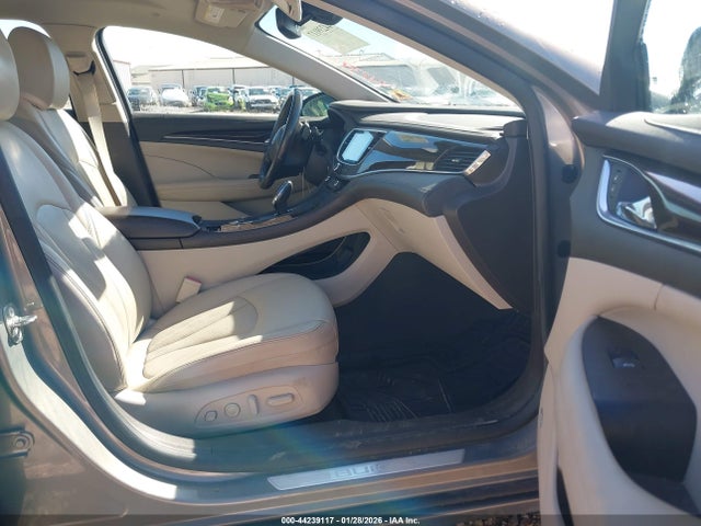 44239117 :رقم المزاد ، 1G4ZR5SS3HU146322 vin ، 2017 Buick Lacrosse Premium مزاد بيع